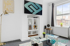 Spacious 4-Bed Retreat with Free Parking